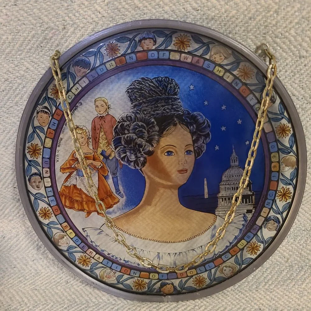 1990 Glassmasters Children of Washington United Federation of Doll Suncatcher